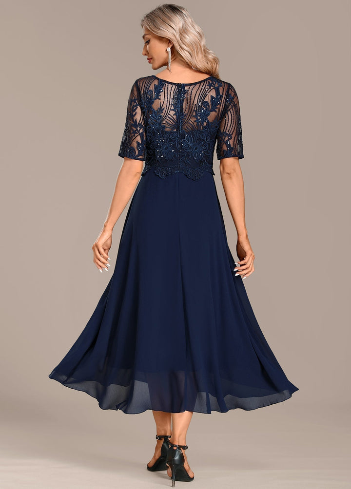 Sophie | Vestido midi de encaje marino con manga corta y cuello redondo