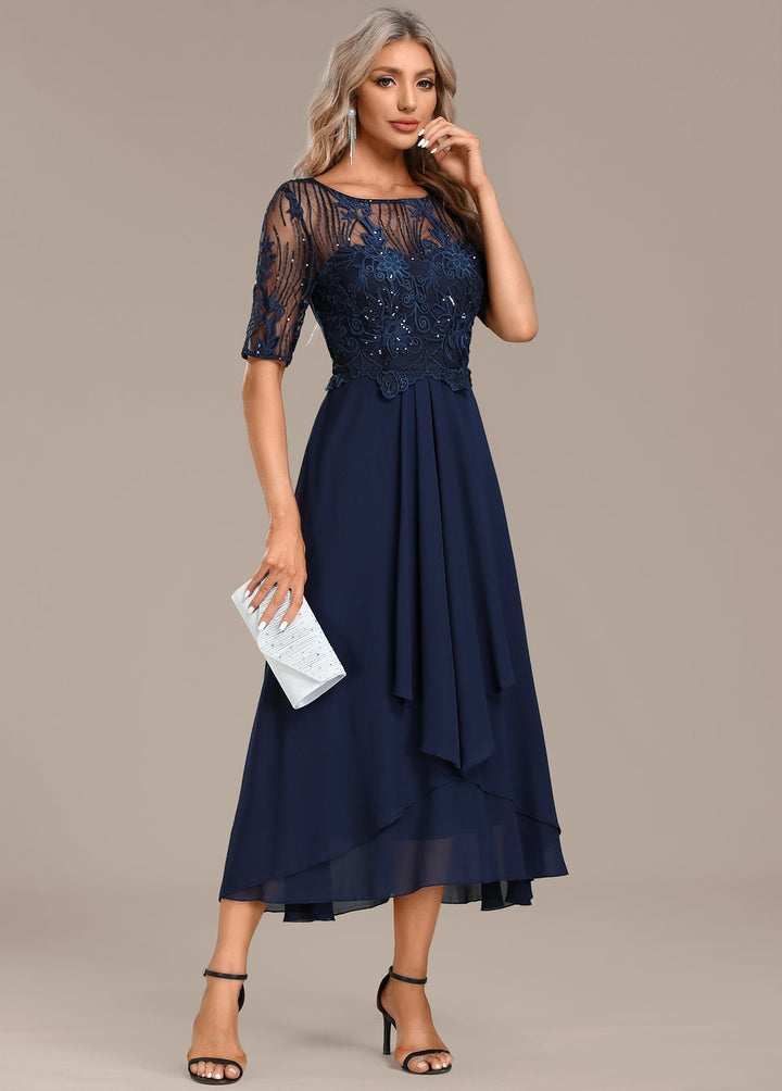 Sophie | Vestido midi de encaje marino con manga corta y cuello redondo