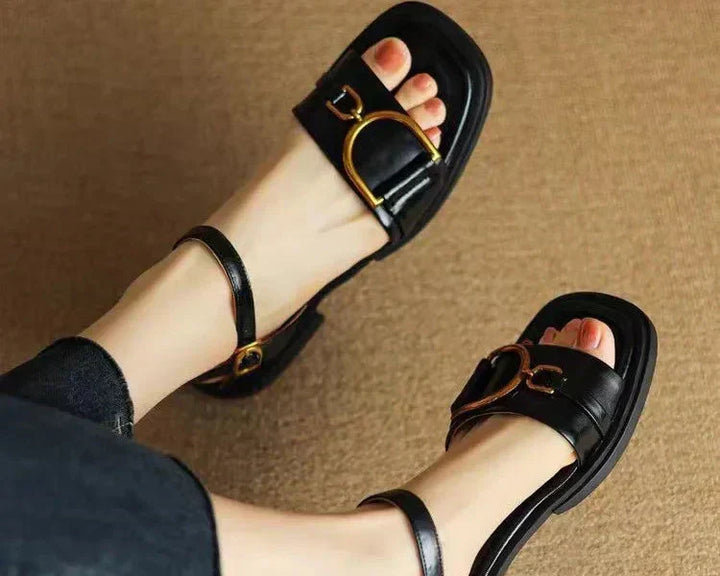 Amara | Sandalias Planas con Hebilla