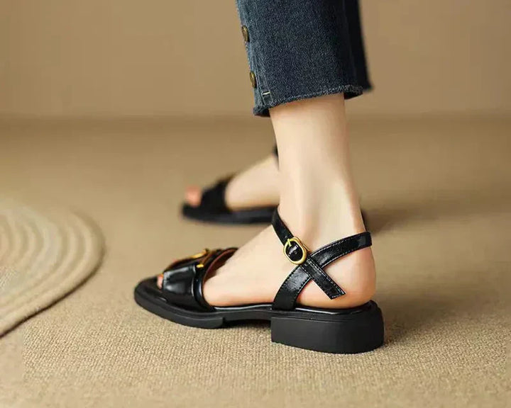 Amara | Sandalias Planas con Hebilla