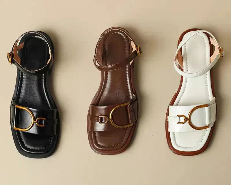 Amara | Sandalias Planas con Hebilla