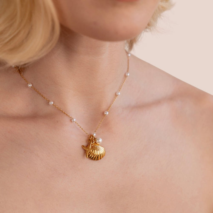 Collar con encanto de concha Aria