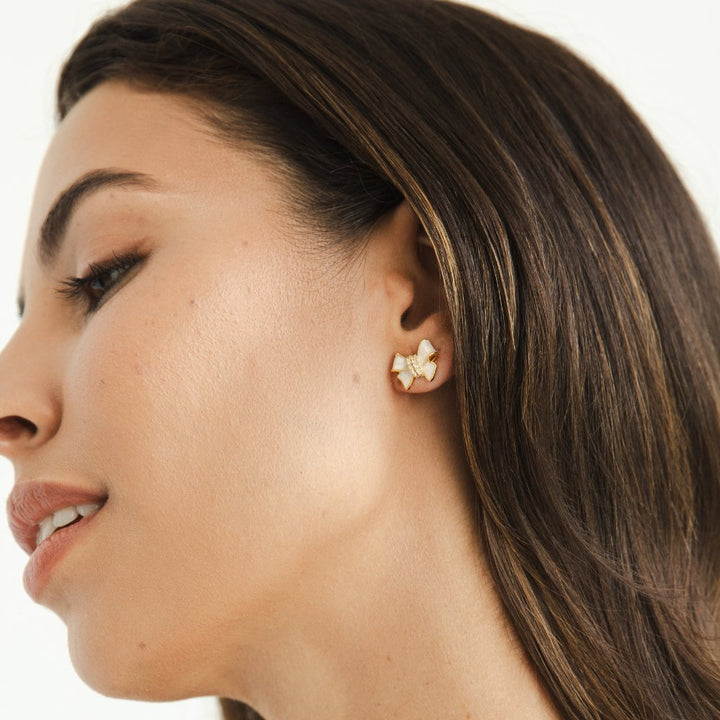Pendientes de lazo blanco cristalino