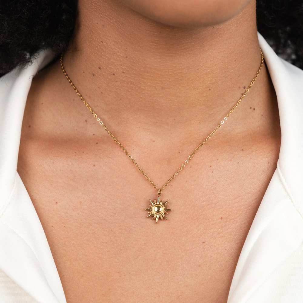 Collar de Rayos de Sol Dorados