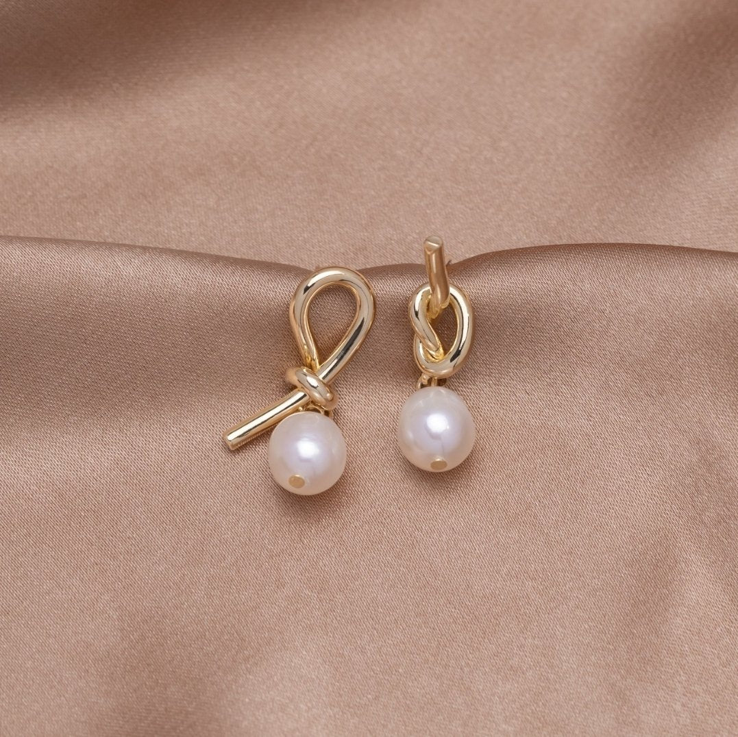 Pendientes de perlas de agua dulce y oro