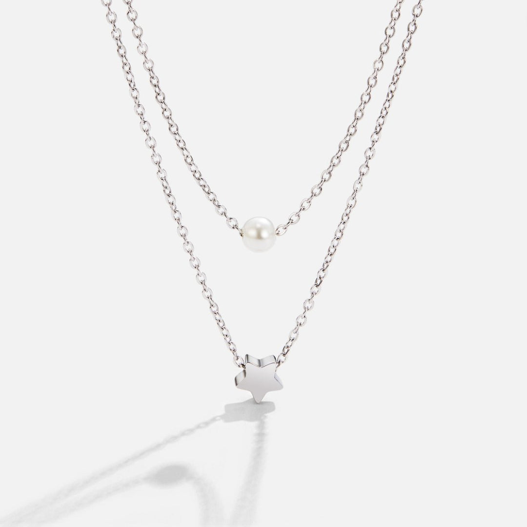Cadena de plata con estrellas y perlas