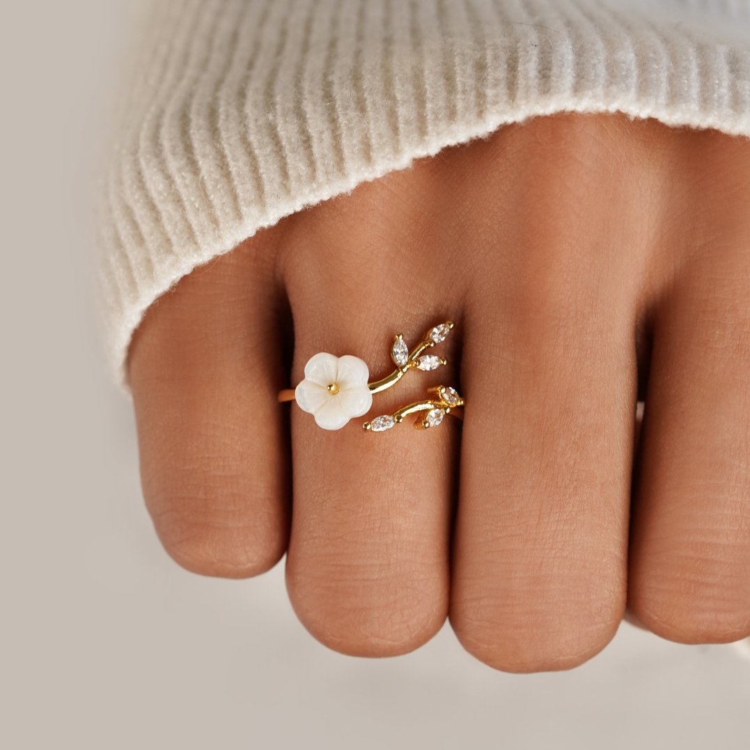 Estela - Anillo de Flores Blancas
